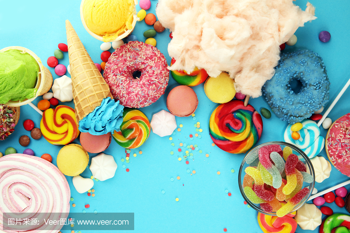 果冻和糖的糖果。色彩缤纷的儿童糖果和糖果上的蓝色